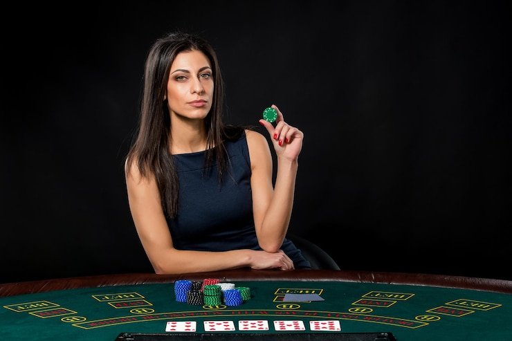 erek17 game categories displayed on mobile app: live dealer, slots, football sportsbooks, and esports